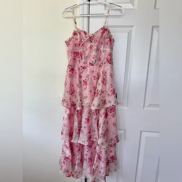 Lulus Immaculate Cutie Light Pink Floral Sleeveless Tiered Midi Dress NWT size M - Image 3