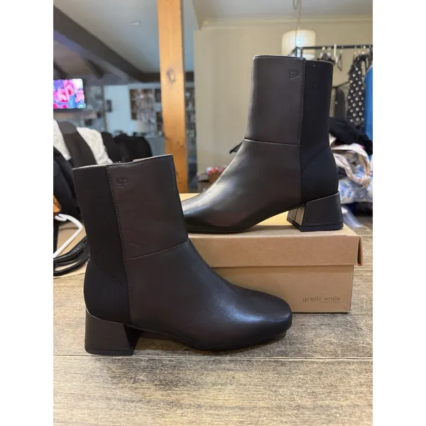 Gentle Souls by Kenneth Cole Eileen Stretch Leather Side Zip Boot Size 5 Black - Image 3