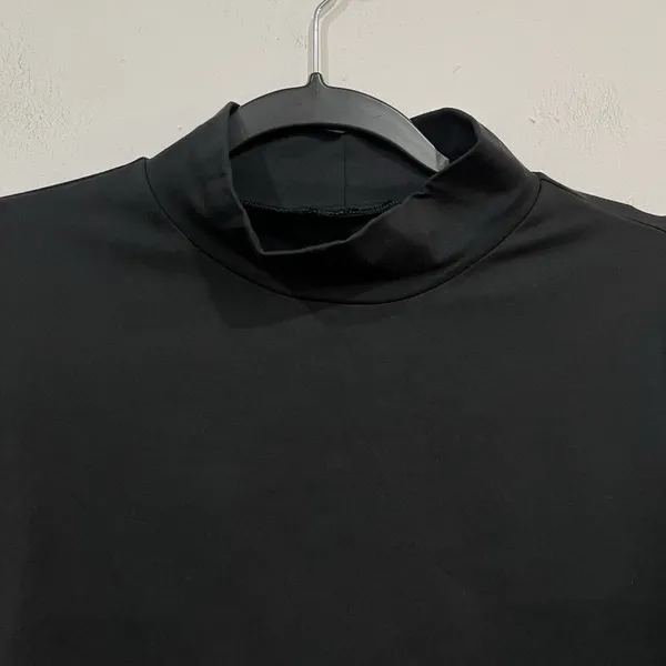 Offline By Aerie Mock Neck Longsleeve Crop Top Athletic Size Medium Thumb Holes - Image 2