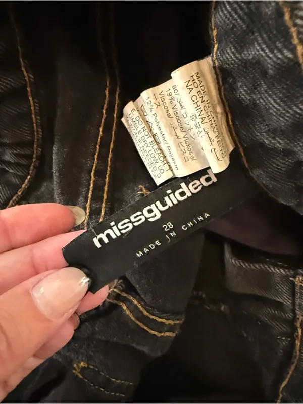 Missguided Faded Side Stud Low Rise Loose Straight Jeans - Image 5