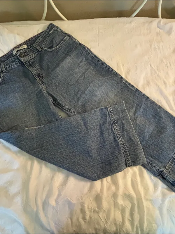 Tommy Hilfiger | wide leg capri jeans, distressed, medium | size 12 - Image 2