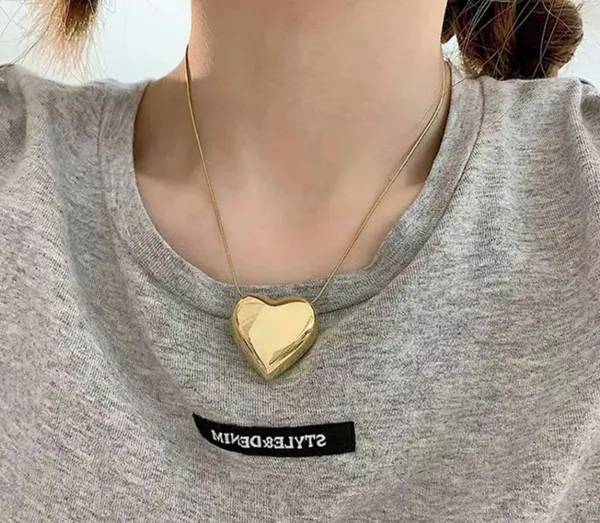 Heart Pendant Necklace Gold - Image 5