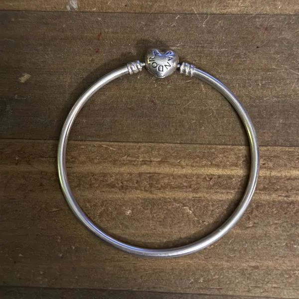 Pandora Moments 925 silver logo heart clasp bangle bracelet - Image 7