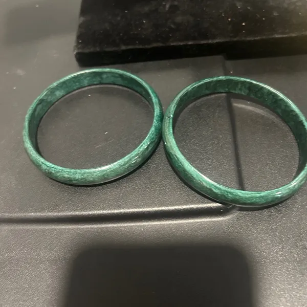 Elegant Green Bangle Bracelets - Image 4