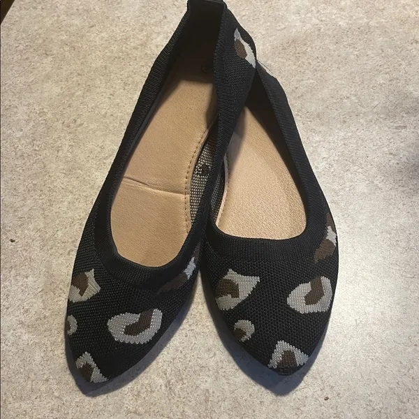 Elegant Black and Brown Women's Flats - Image 7