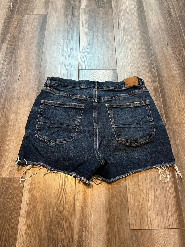 American Eagle Curvy Relaxed Shorts - Image 2