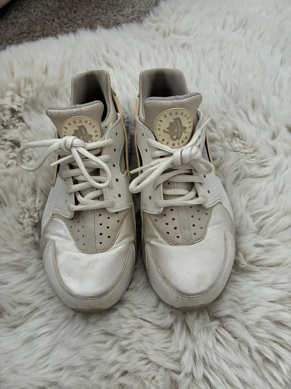 Nike Air Huarache Women’s Sneakers 7 - Image 2