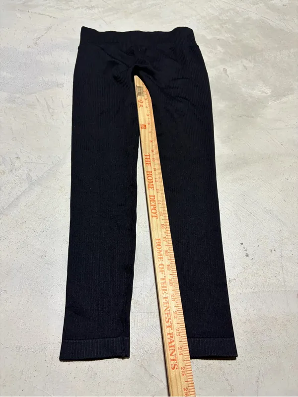 Halara soft oneform seamless flow ribbed high waisted leggings black 7/8 medium - Image 4