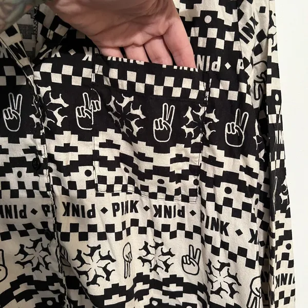 Victorias Secret Pink Womens Pajama Top Medium Black White Peace Sign Motif NWOT - Image 8