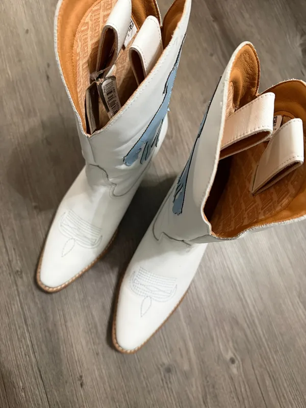 white leather Dingo Let 'Er Buck Western Boots - Image 7