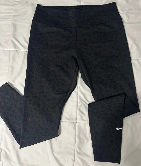 Nike Dri-Fit Sparkly Cheetah Print Workout Set - Image 6