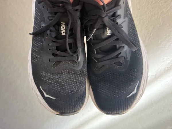 Hoka Arahi 7 Black womens. Athletic Crew Socks - Lightweight Performance - Image 9