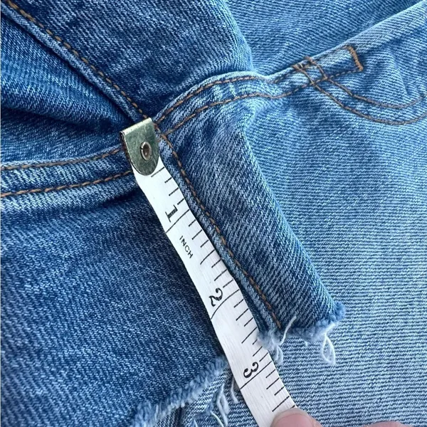 Levis 501 Jean‎ Short Cutoffs 31 - Image 4