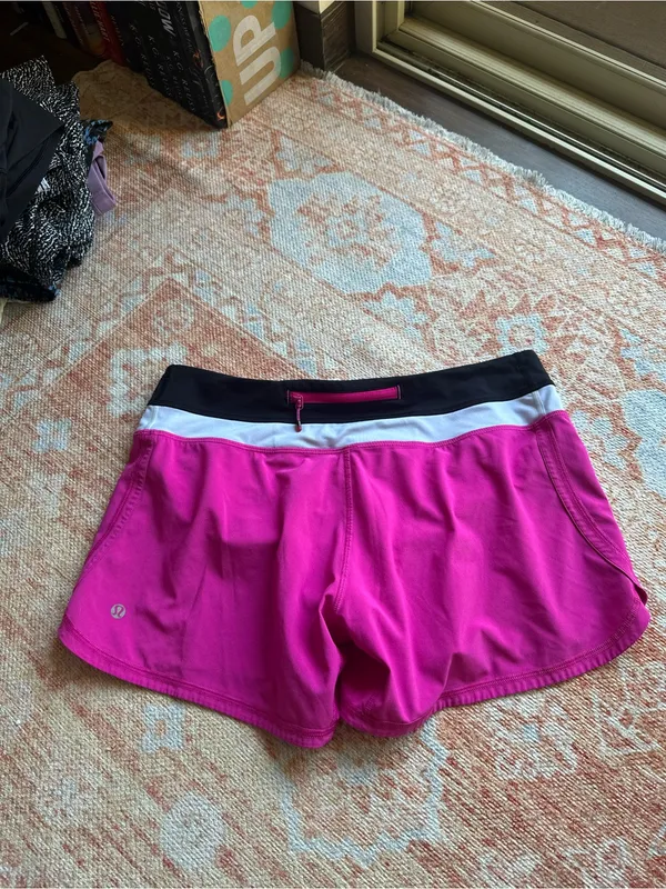 Lululemon Groovy Run Short 4-way Stretch 8 Paris Perfection Black White W7307S - Image 4