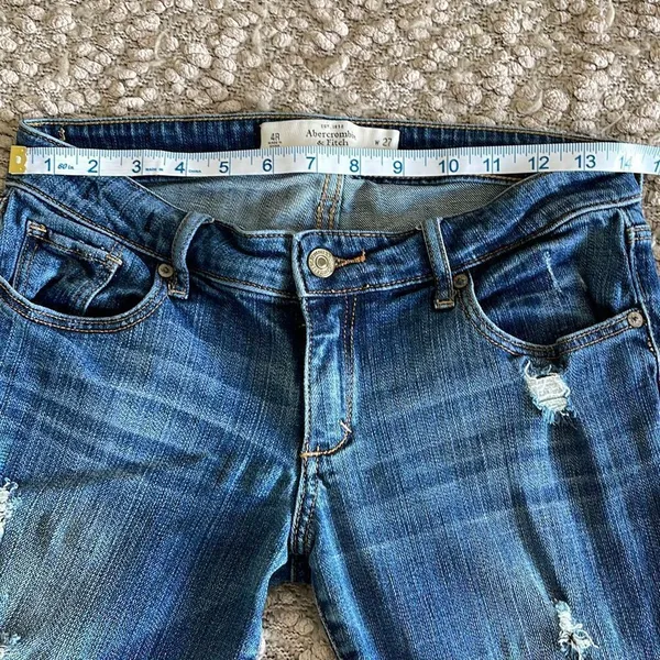 Abercrombie and Fitch Denim Jeans. Size 4R Distressed, medium wash‎ - Image 6