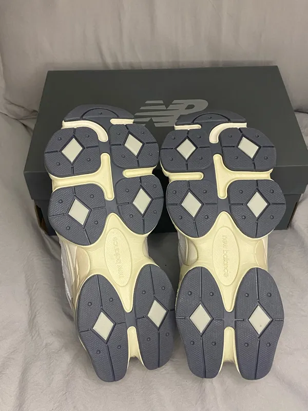 New Balance 9060 Sneakers Shoes Mens Size 6.5 - Image 6