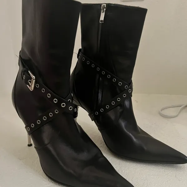 L’idea by Lori Women’s black leather ankle boots Size 38 - Image 3
