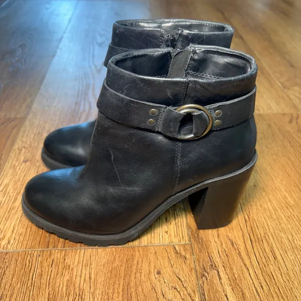 Crevo Kathryn Black Leather Block Heel Ankle Boots Moto Ring Strap Womens 8.5 - Image 8