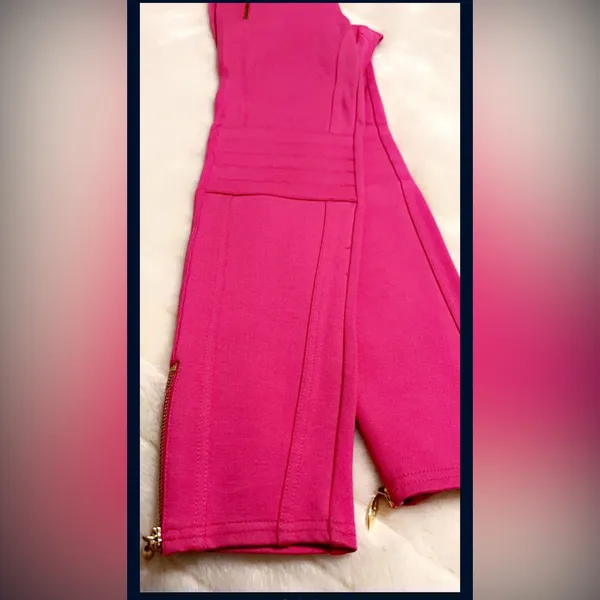 Juicy Couture Hot Pink Pants with Gold Accents Size 6 - Image 4
