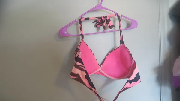 Victoria's Secret halter designed bikini bra top in pink, brown and black size 38C. - Image 6