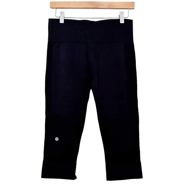 Lululemon Seamlessly Street Cropped Leggings Sz 6 - Image 3