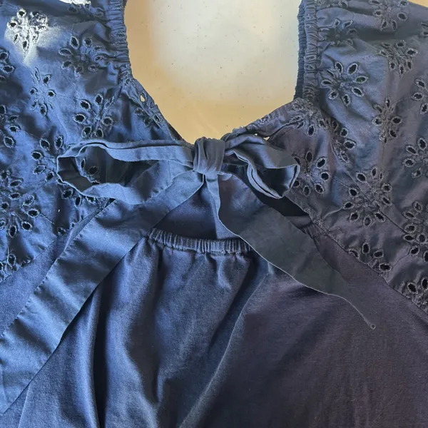 J. Crew Eyelet Puff Sleeve peasant eyelet resort top Medium Navy Blue Bow back - Image 11