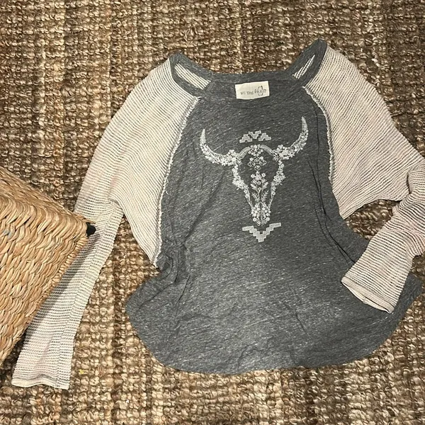 Free People We The Free Bull Skull Embroidered Raglan Long Knit Sleeve Gray Top Size Medium - Image 4
