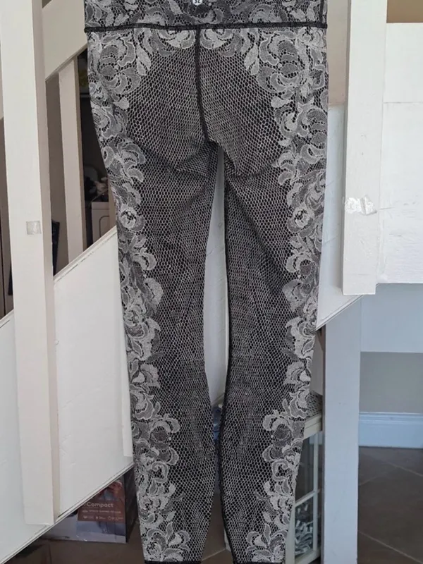 Lululemon Wunder Under Black & White Lace Nulux Leggings size 8 Excellent - Image 3