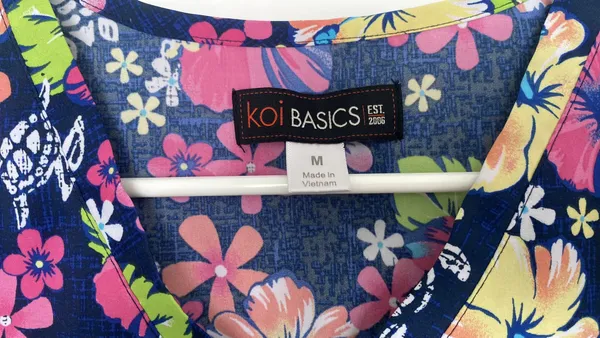 Koi Floral Scrub Top Blue Size M - Image 2