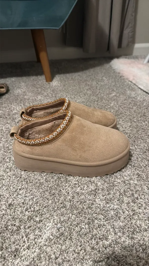 American exchange Ugg shoes Tan Size 6.5 - Image 6
