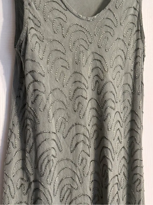 Calstyle Sage Green Embroidered Boho Whimsy Flowy Sleeveless Midi Dress Large - Image 3