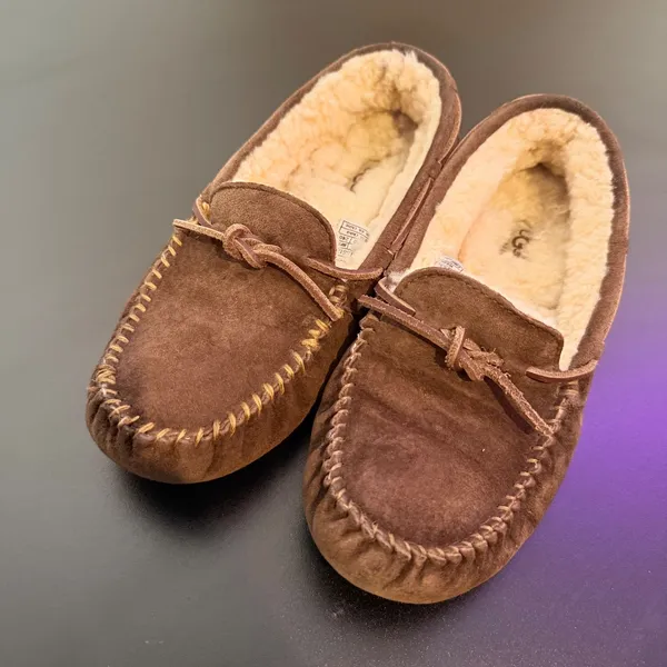 UGG Womens‎ Dakota Slippers Size 7 Brown Slip On Loungewear Shoes Cozy 5612 - Image 2