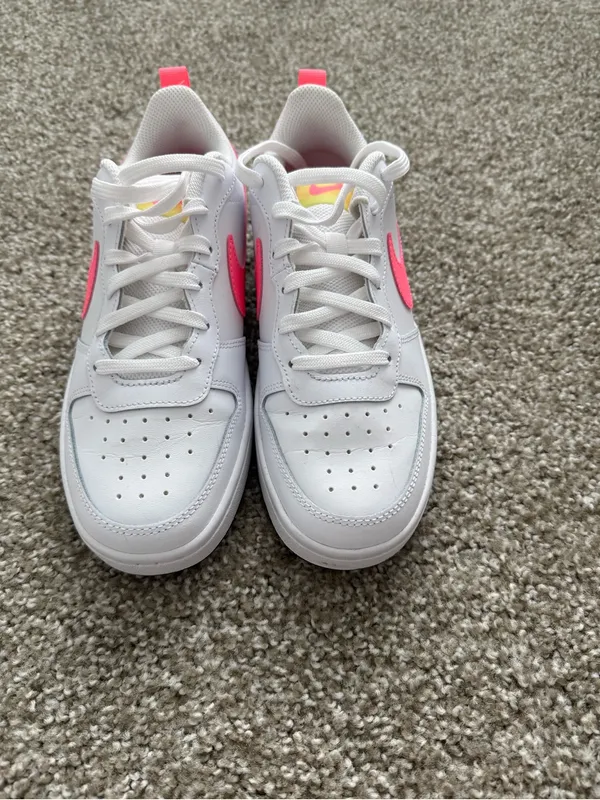 Nike White Low-Top Sneakers with Neon Pink Swoosh - Image 2