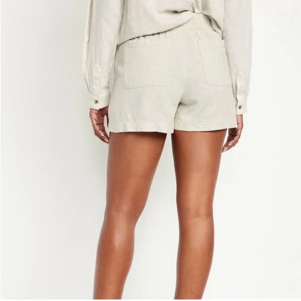 Old Navy size XS linen blend high-rise shorts in cream - Image 2