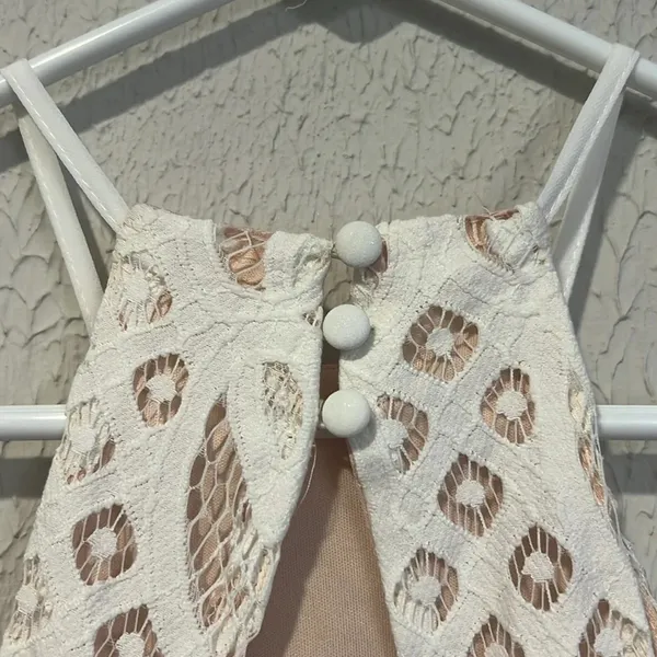 Lulus Steal a Kiss White Lace with Nude lining dress size small - Image 11