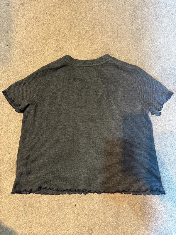 American Eagle Charcoal Grey Ribbed Henley Short Sleeve Crop Top Size S - Image 2