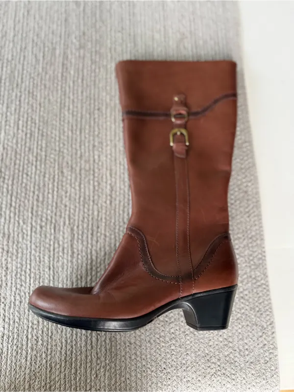 Clark’s Cognac Brown Leather Gold Buckle Tall Riding Boots Size 8 - Image 4