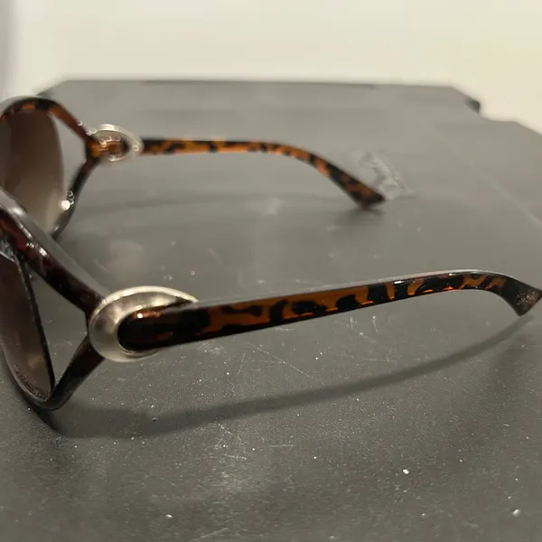 Tortoise Shell Sunglasses Brown - Image 3