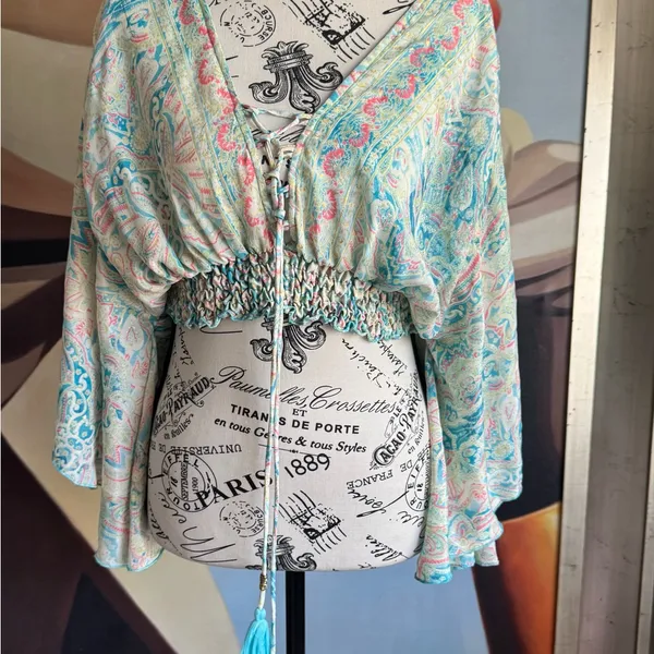 Bohemian bell sleeve paisley hippie cropped top medium - Image 2