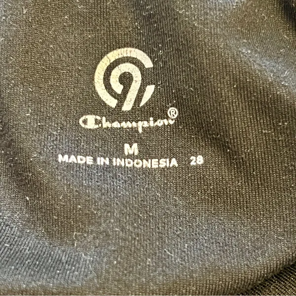 Champion Capri Leggings with mesh/mesh type detail on bottom in black sz medium - Image 6