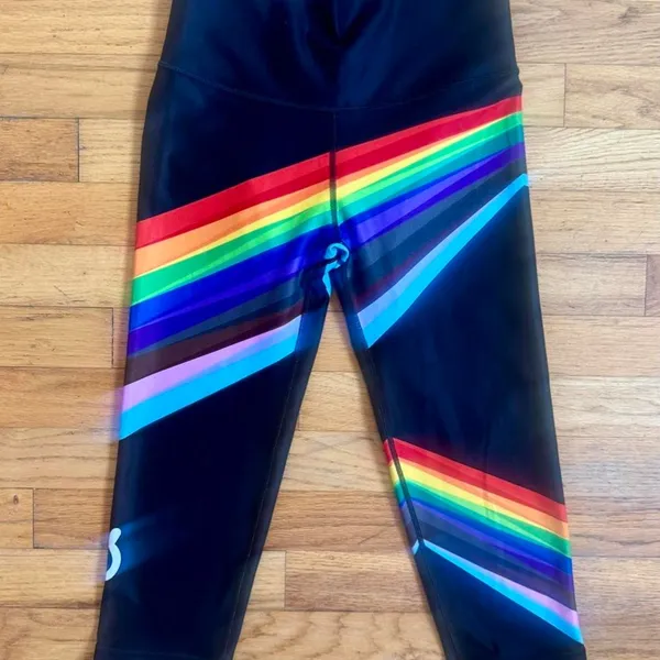 WITH x Peloton Pride Geo Prism Rainbow Capri Leggings M Workout - Image 3
