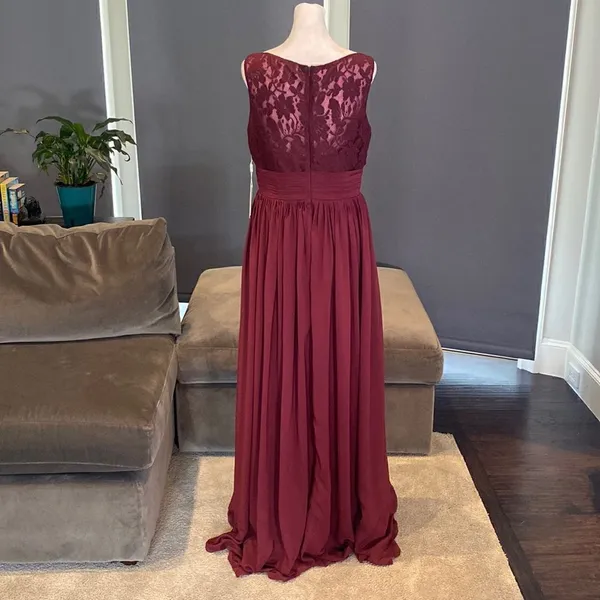 Woman’s A-Line V-Neck Chiffon Prom Bridesmaid or Formal Dress Size 8 NWT - Image 4