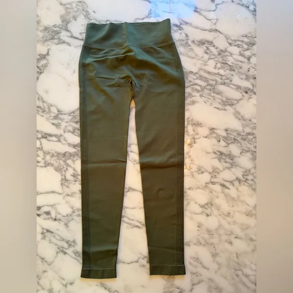 NWOT Seamless Flow High Waisted Butt Lifting Leggings Winter Moss Sz S - Image 3