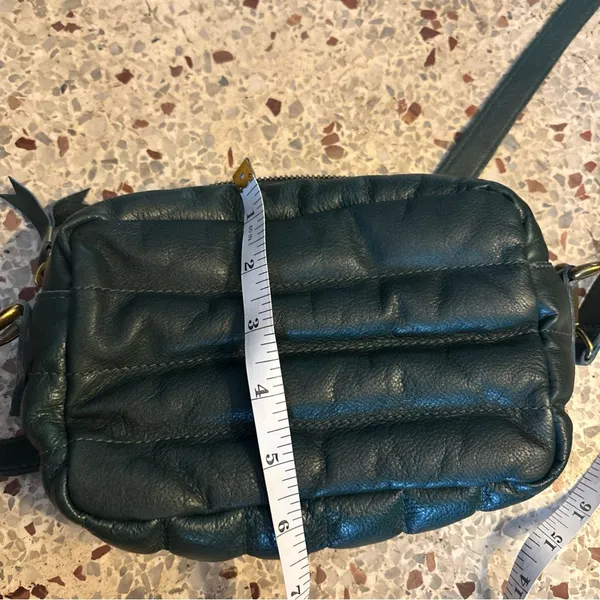 NWT Madewell The Transport Camera Bag: Puff Edition in the color Dark Palm - Image 7