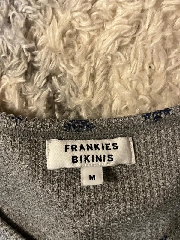 Frankies Bikinis grey/blue snowflake print Angel Waffle long sleeve top Size M - Image 2