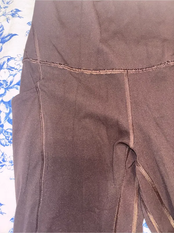 Brown Lululemon Leggings size 6 with side pockets - Image 2