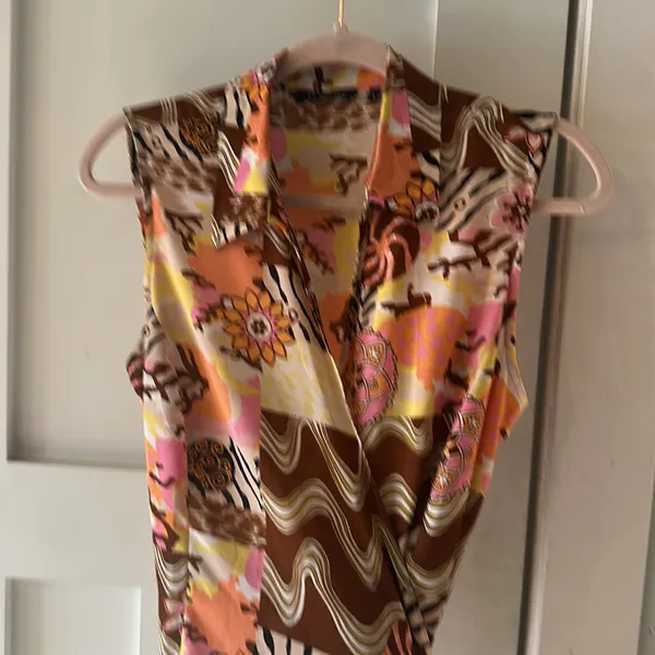 Brown and Pink Tie Front Graphic Blouse retro wrap style‎ - Image 3