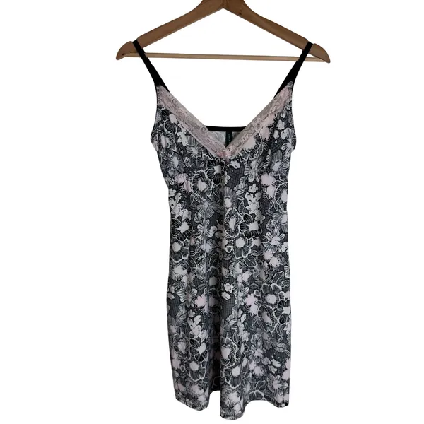 Laura Ashley Women's Pajamas Floral Lace Trim Robe and Chemise Set Size M - Image 2