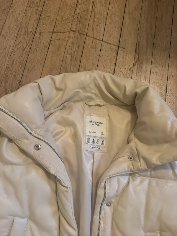 Abercrombie & Fitch Cream Puffer Jacket - Image 5