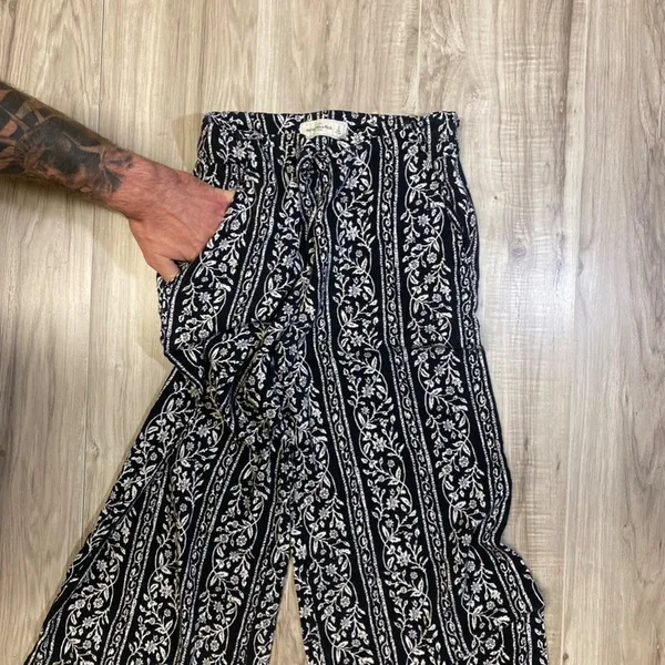 Abercrombie & Fitch Bohemian Floral Pattern Flare Leg - 0 - Image 8